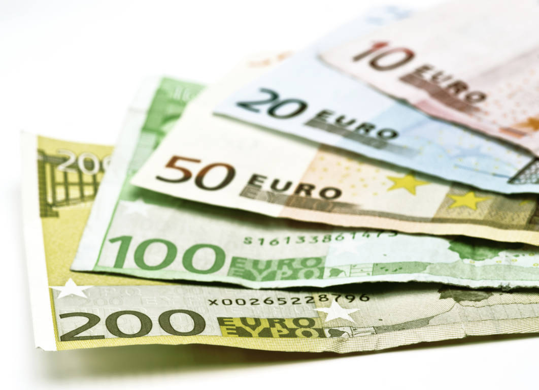 600 евро сколько в рублях. 600 Евро. 600 Евро в рублях. 600 Евро в долларах. 600 Евро в грн.